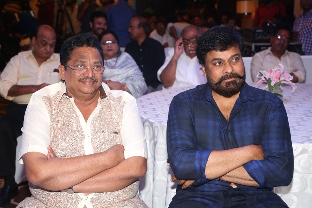 MegaStar Chiranjeevi Launched by Tera Venuka Dasari Book - Sakshi10