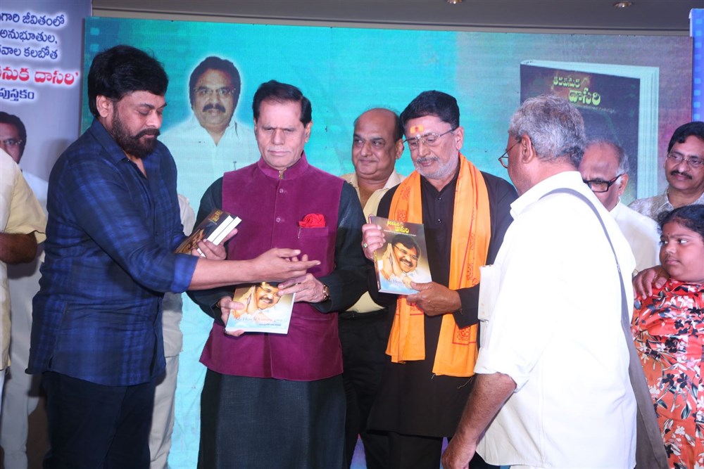 MegaStar Chiranjeevi Launched by Tera Venuka Dasari Book - Sakshi11