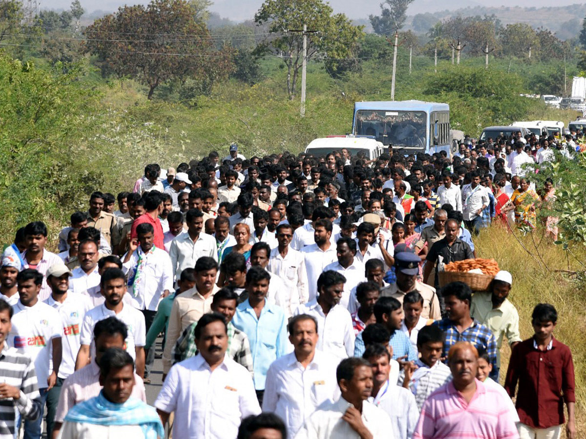 prajasankalpayatra enters chittoor district - Sakshi13