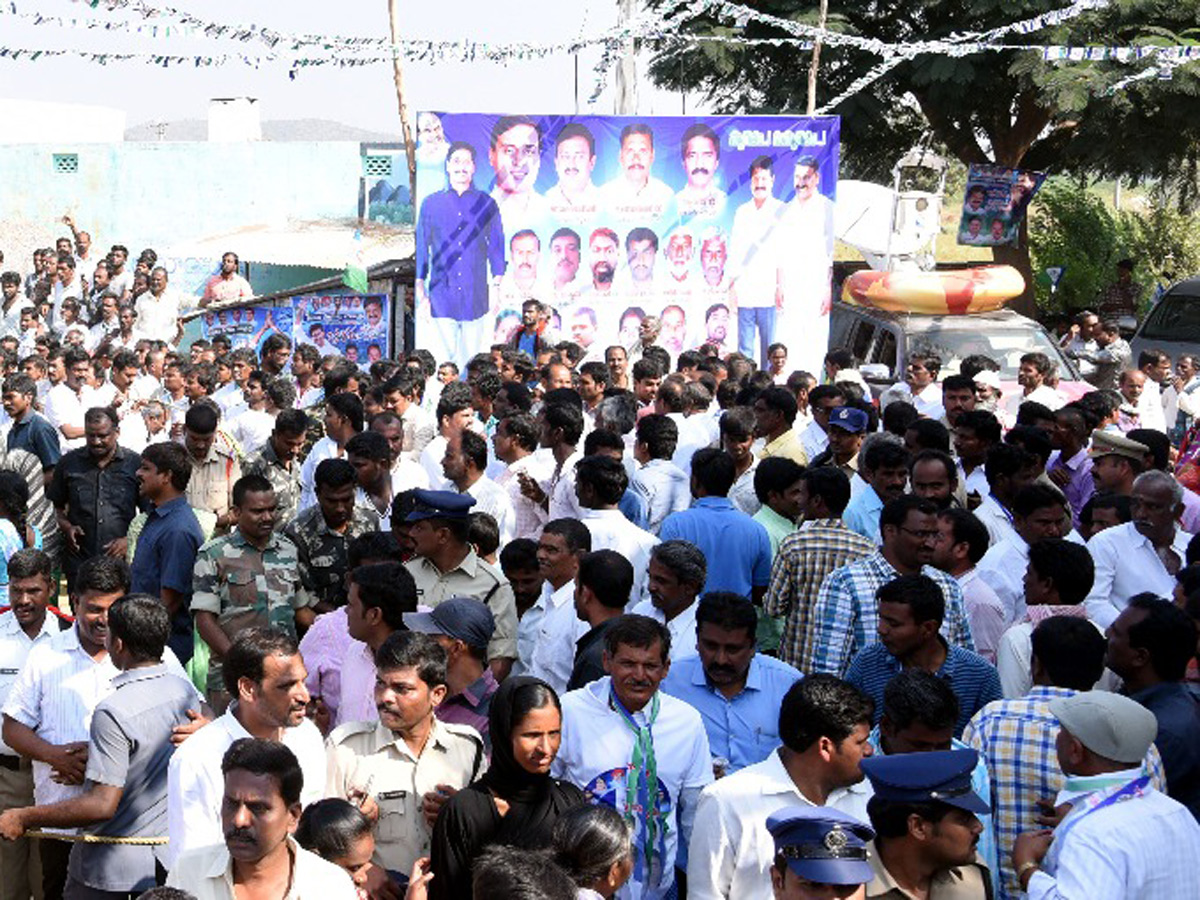 prajasankalpayatra enters chittoor district - Sakshi17