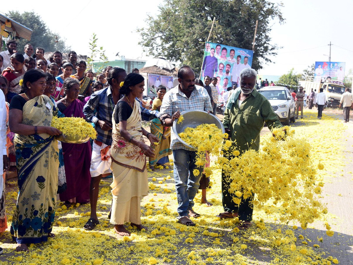 prajasankalpayatra enters chittoor district - Sakshi7