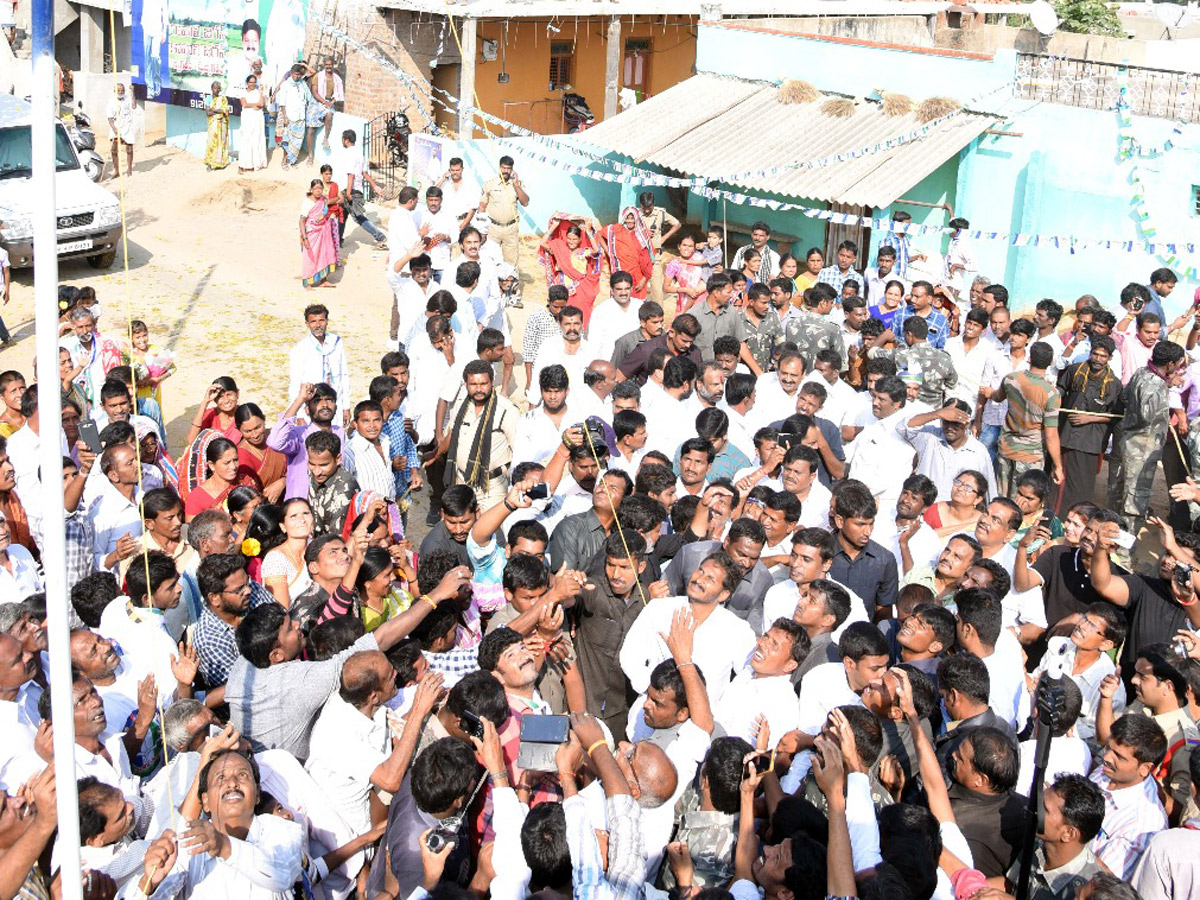 prajasankalpayatra enters chittoor district - Sakshi9