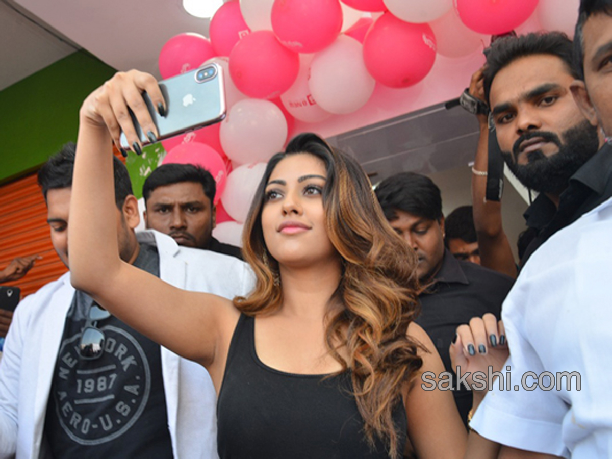 Anu Emmanuel launches B New Mobile store at Kurnool - Sakshi4