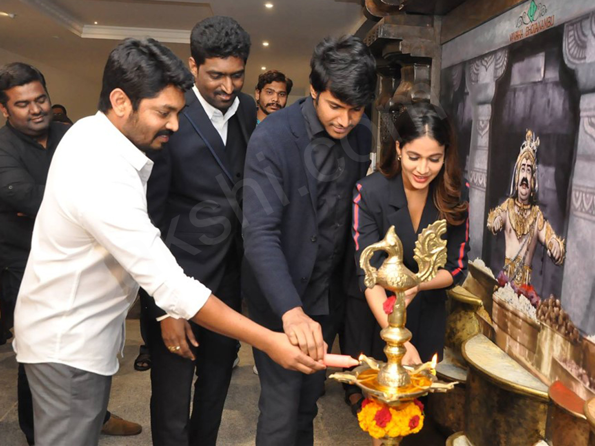 Sundeep Kishan and Lavanya Tripathi launches Vivaha Bhojanambu Restaurant - Sakshi1