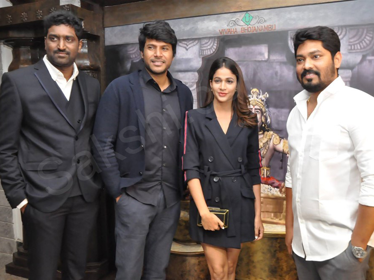 Sundeep Kishan and Lavanya Tripathi launches Vivaha Bhojanambu Restaurant - Sakshi6