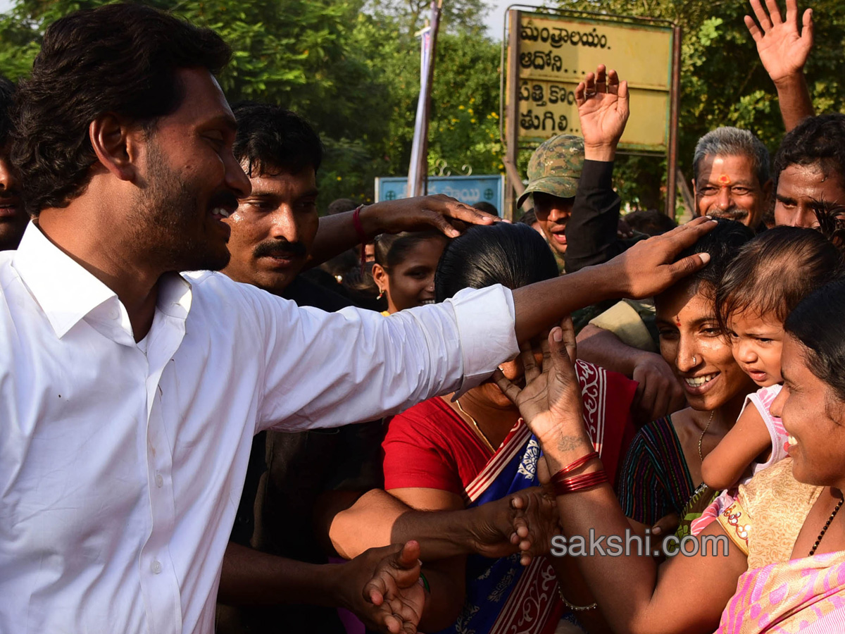 ys jagan 26th day prajasankalpayatra ends - Sakshi15