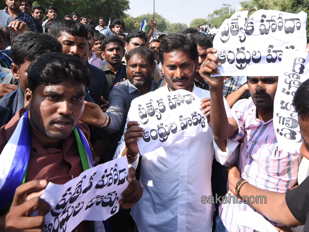 ys jagan 26th day prajasankalpayatra ends - Sakshi16