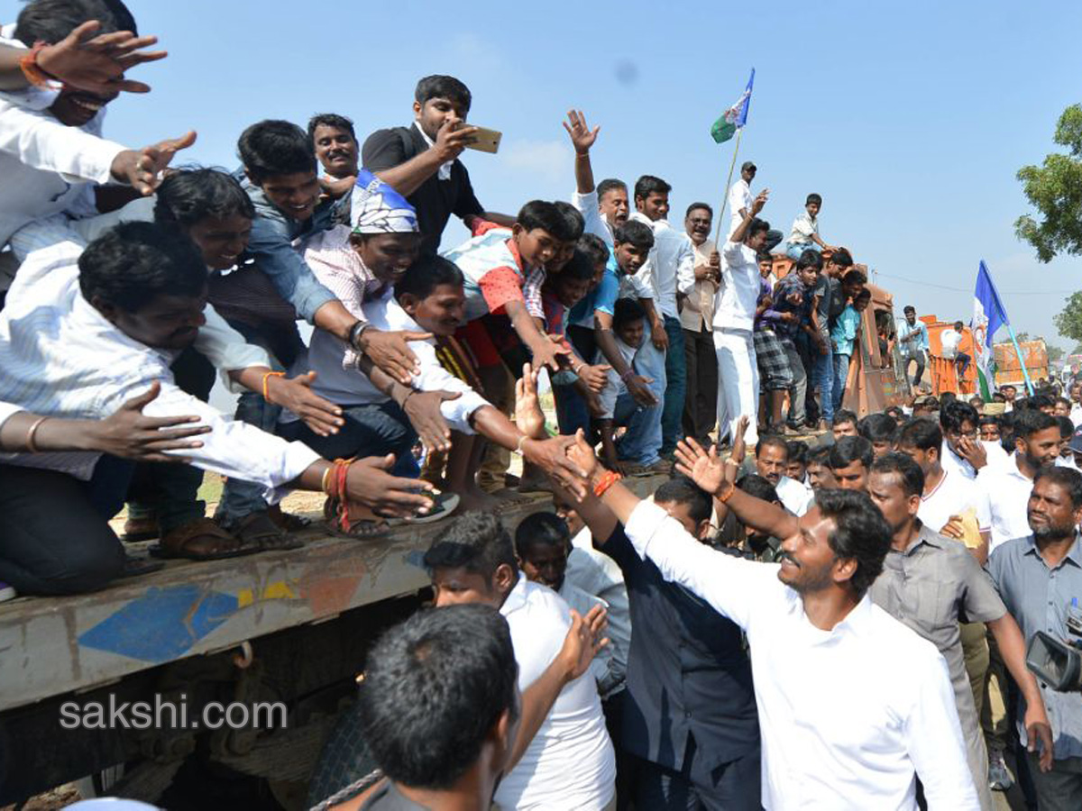 ys jagan 26th day prajasankalpayatra ends - Sakshi20