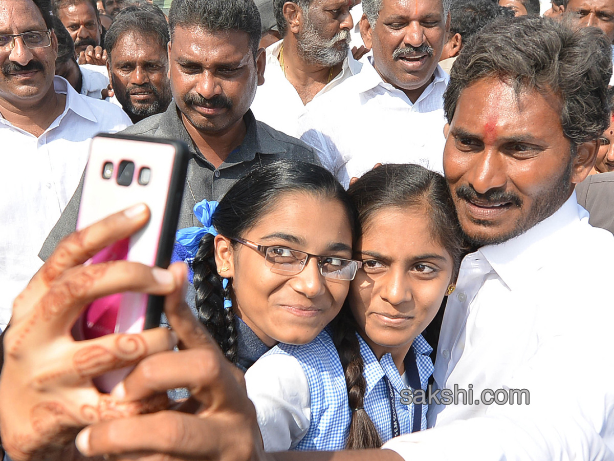 ys jagan 26th day prajasankalpayatra ends - Sakshi7