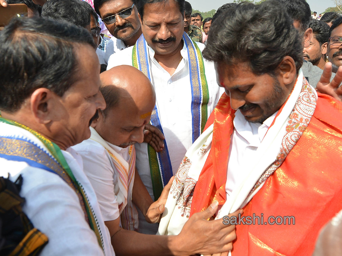 ys jagan 26th day prajasankalpayatra ends - Sakshi8