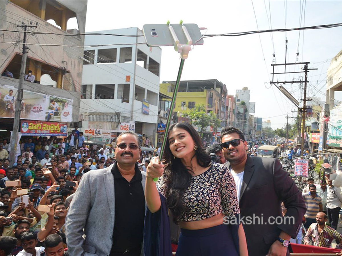 Hebah Patel launches B New Mobile Store @ Chirala - Sakshi1