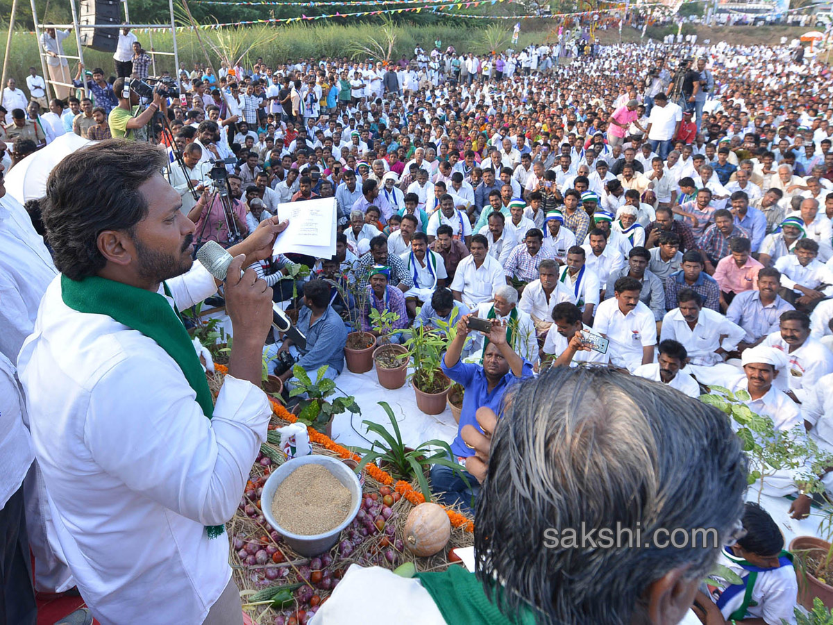 YS Jagan Mohan Reddy PrajaSankalpaYatra - Sakshi10