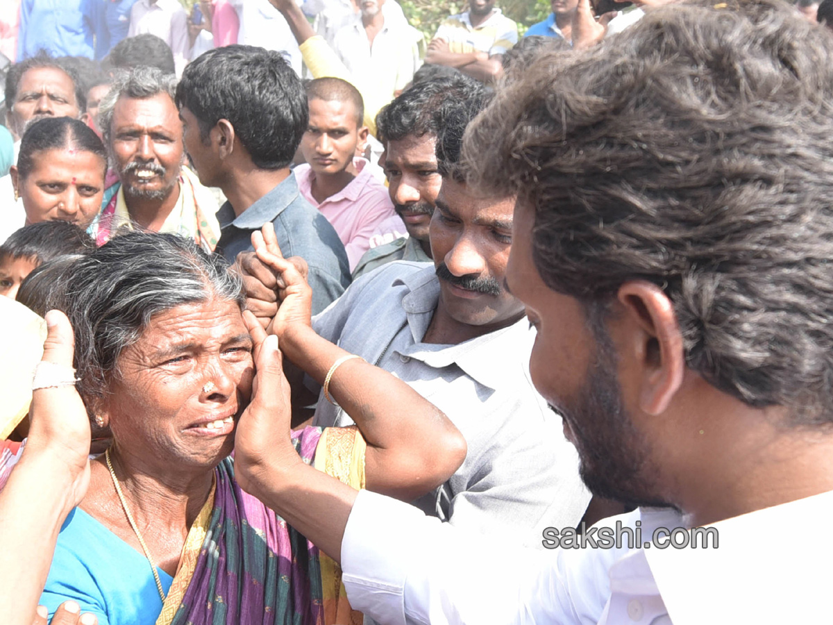 YS Jagan Mohan Reddy PrajaSankalpaYatra - Sakshi15