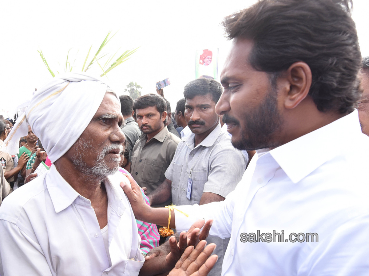 YS Jagan Mohan Reddy PrajaSankalpaYatra - Sakshi17