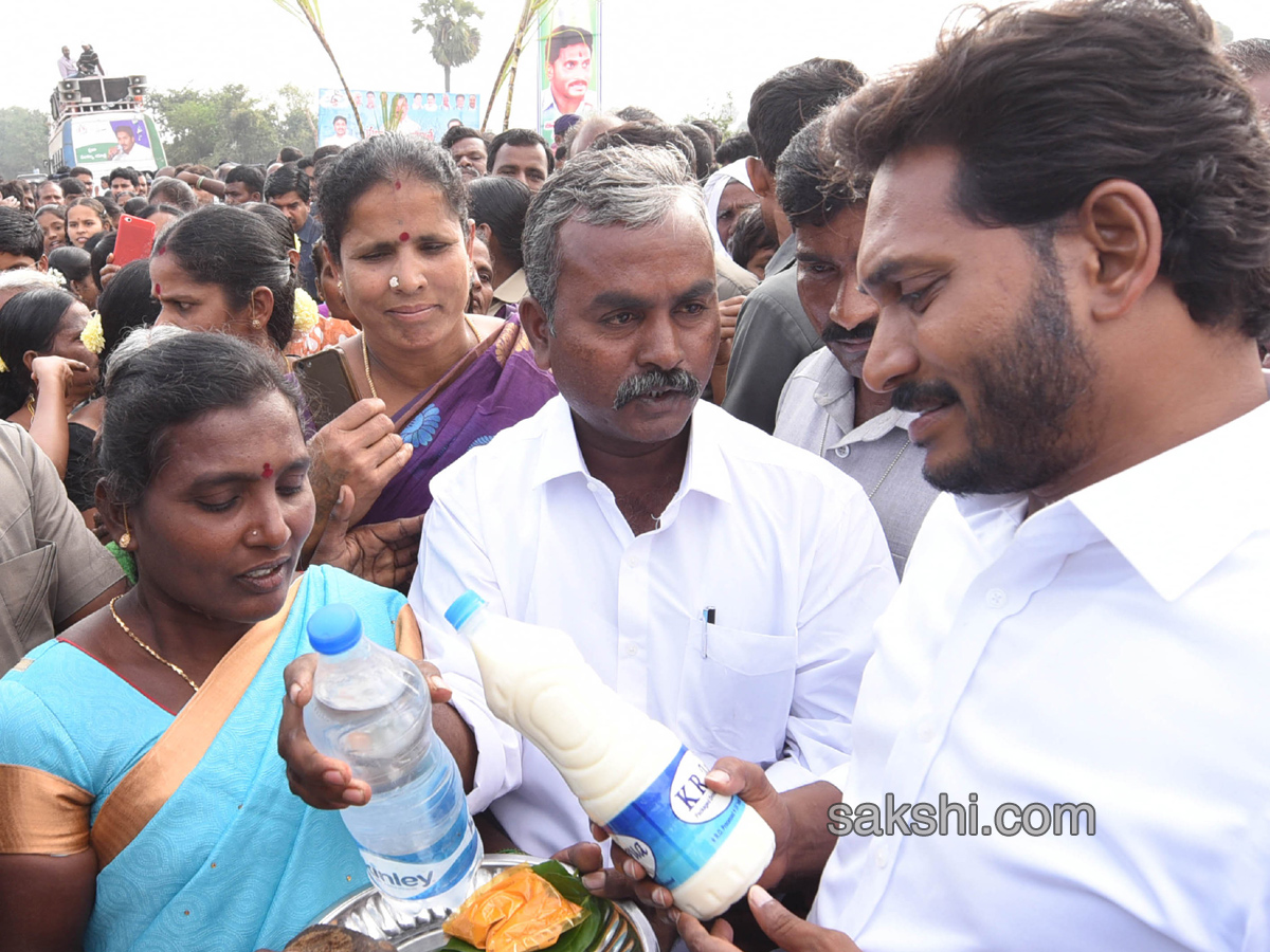 YS Jagan Mohan Reddy PrajaSankalpaYatra - Sakshi19