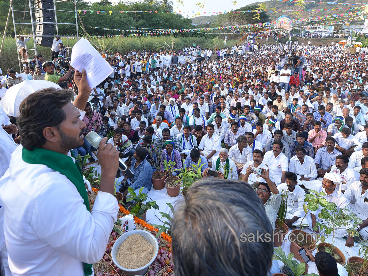 YS Jagan Mohan Reddy PrajaSankalpaYatra - Sakshi3