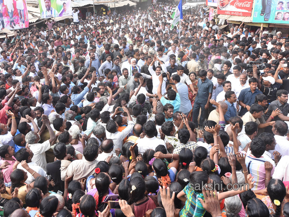 YS Jagan Mohan Reddy PrajaSankalpaYatra - Sakshi7