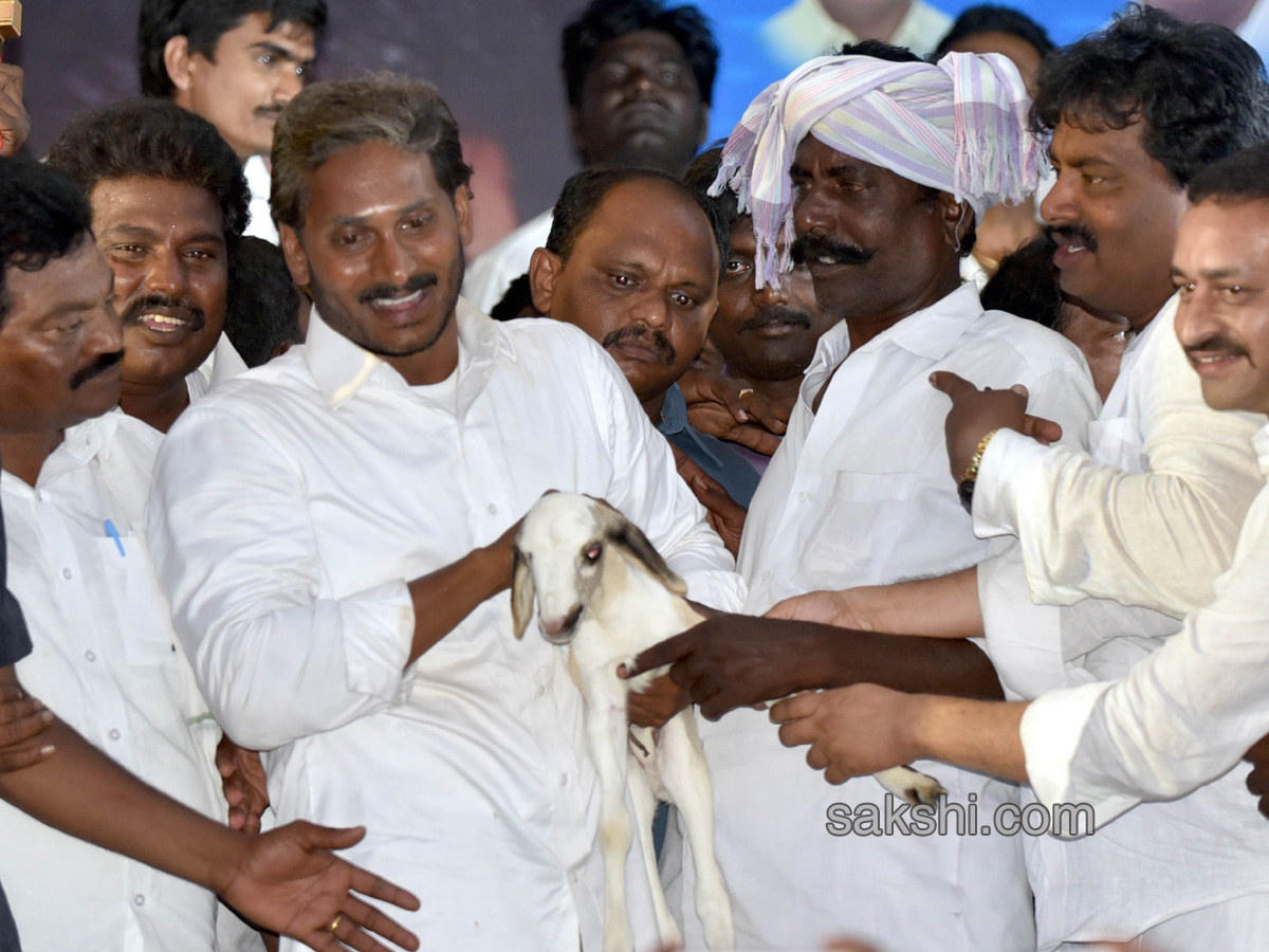 YS Jagan PrajaSankalpaYatra 64th day end - Sakshi12