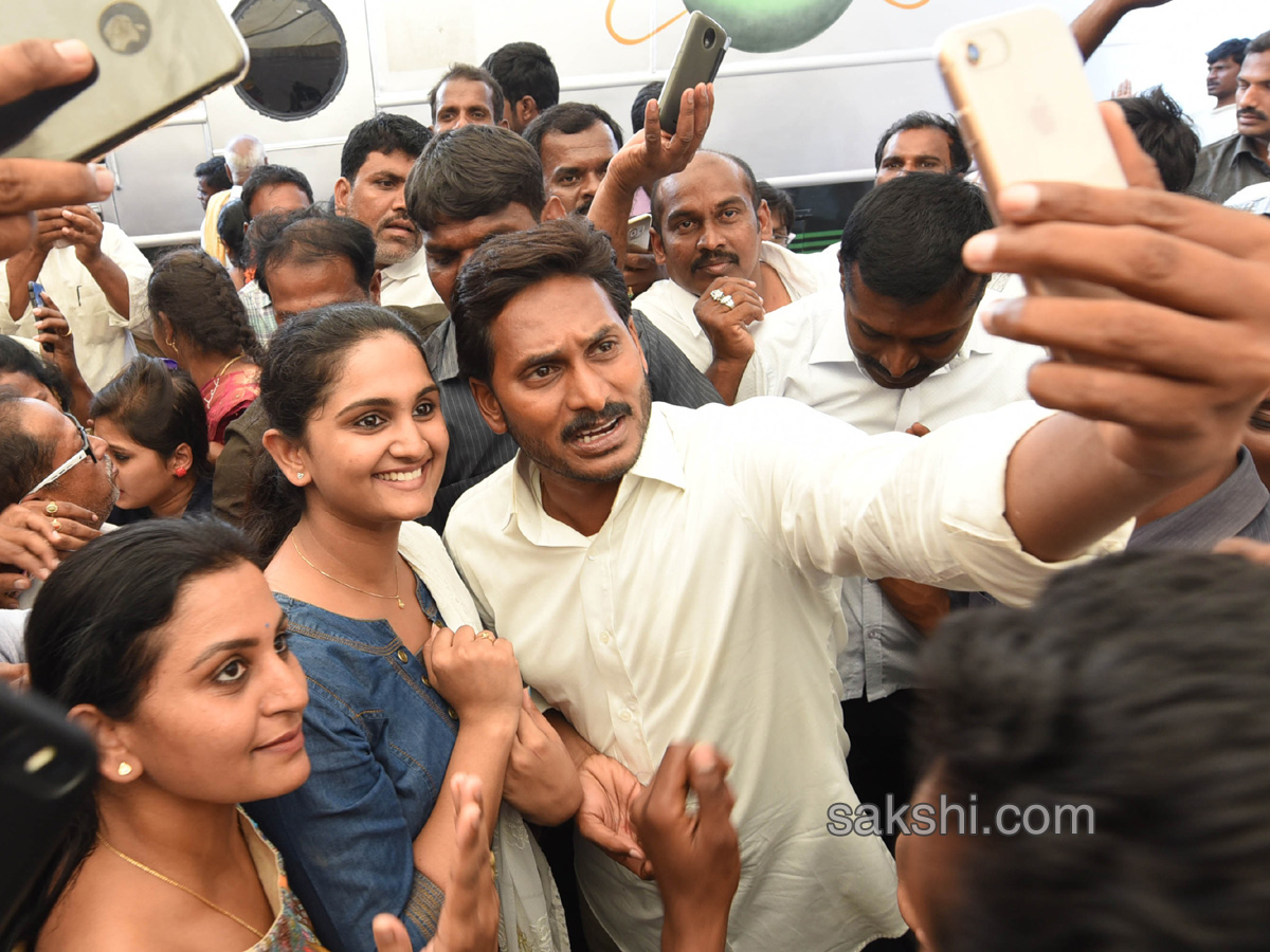 YS Jagan PrajaSankalpaYatra 64th day end - Sakshi19