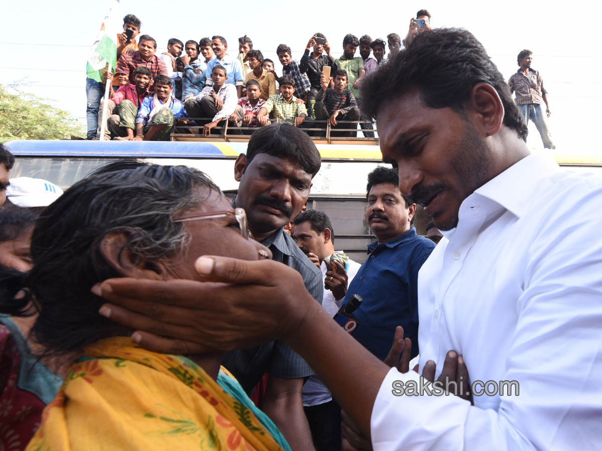 YS Jagan Mohan Reddy PrajaSankalpaYatra 1000 km - Sakshi18