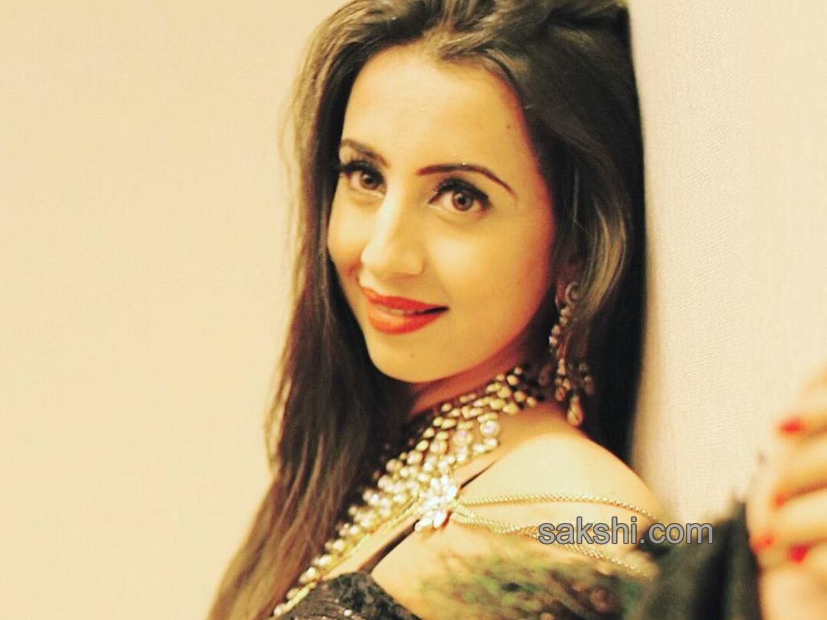 heroine sanjjanaa Galrani ramp walk - Sakshi9