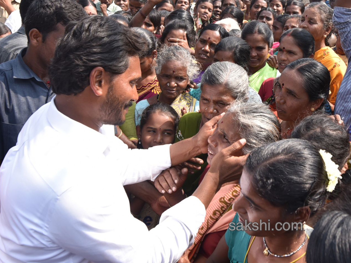 YS Jagan Day 52 Of PrajaSankalpaYatra - Sakshi1