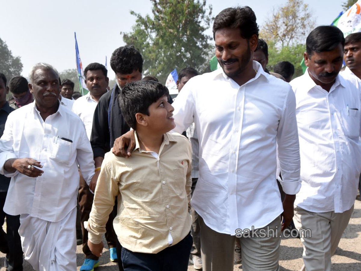 YS Jagan Day 52 Of PrajaSankalpaYatra - Sakshi12