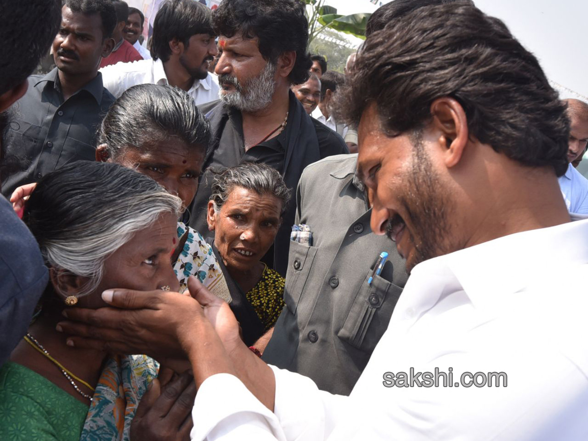 YS Jagan Day 52 Of PrajaSankalpaYatra - Sakshi13