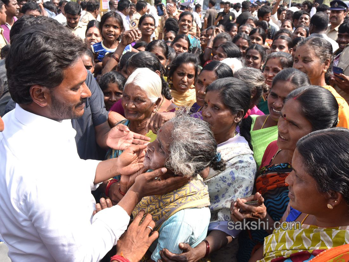 YS Jagan Day 52 Of PrajaSankalpaYatra - Sakshi15
