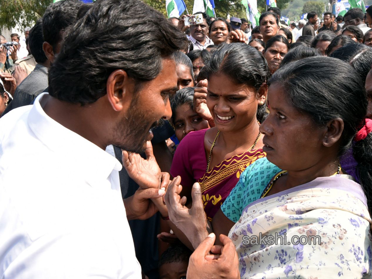 YS Jagan Day 52 Of PrajaSankalpaYatra - Sakshi17