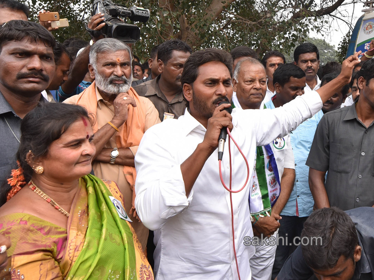 YS Jagan Day 52 Of PrajaSankalpaYatra - Sakshi16