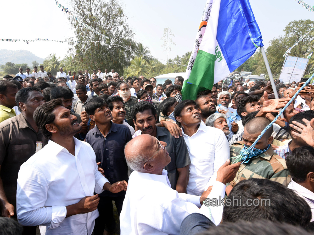 YS Jagan Day 52 Of PrajaSankalpaYatra - Sakshi19
