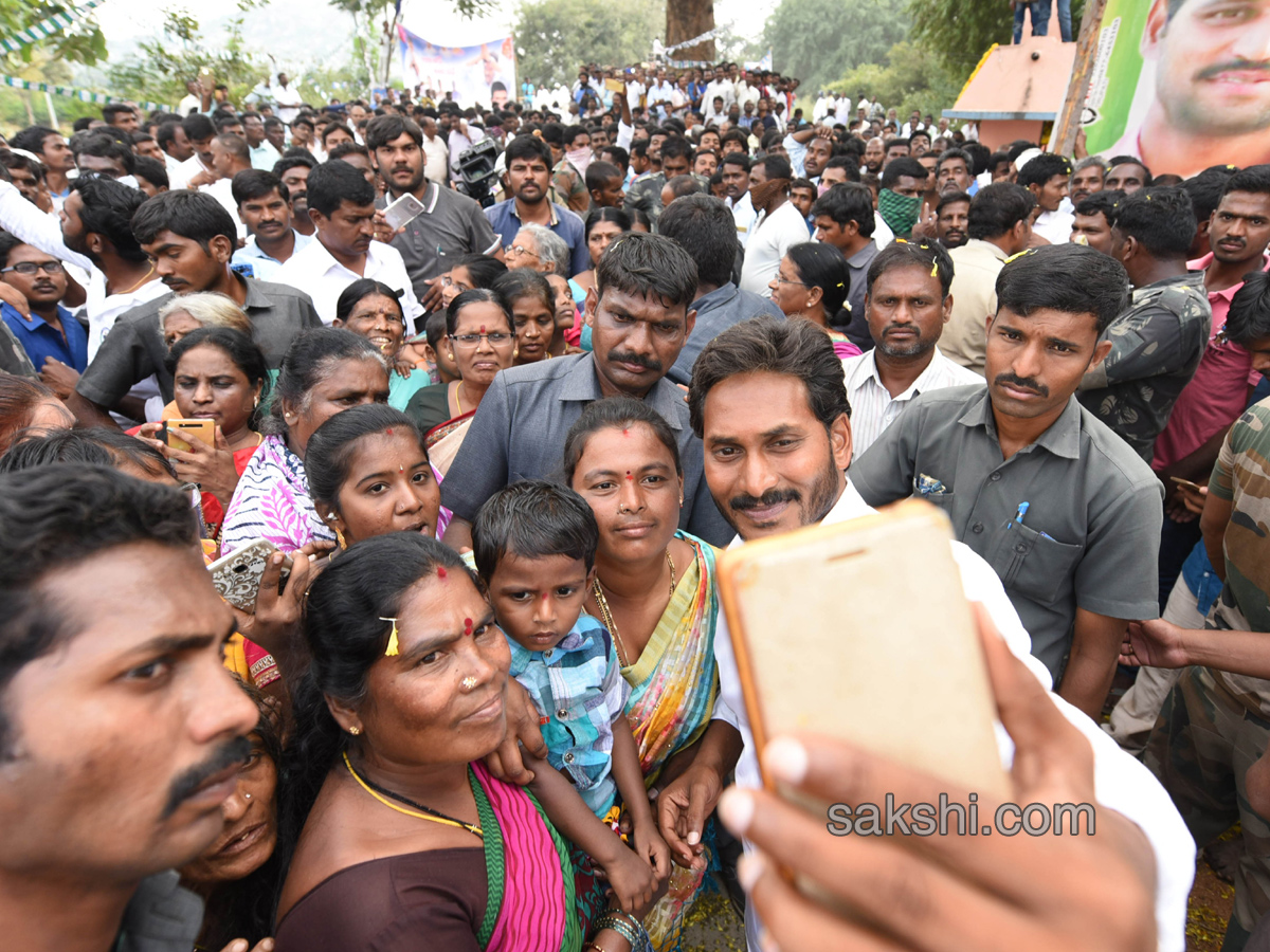 YS Jagan Day 52 Of PrajaSankalpaYatra - Sakshi20