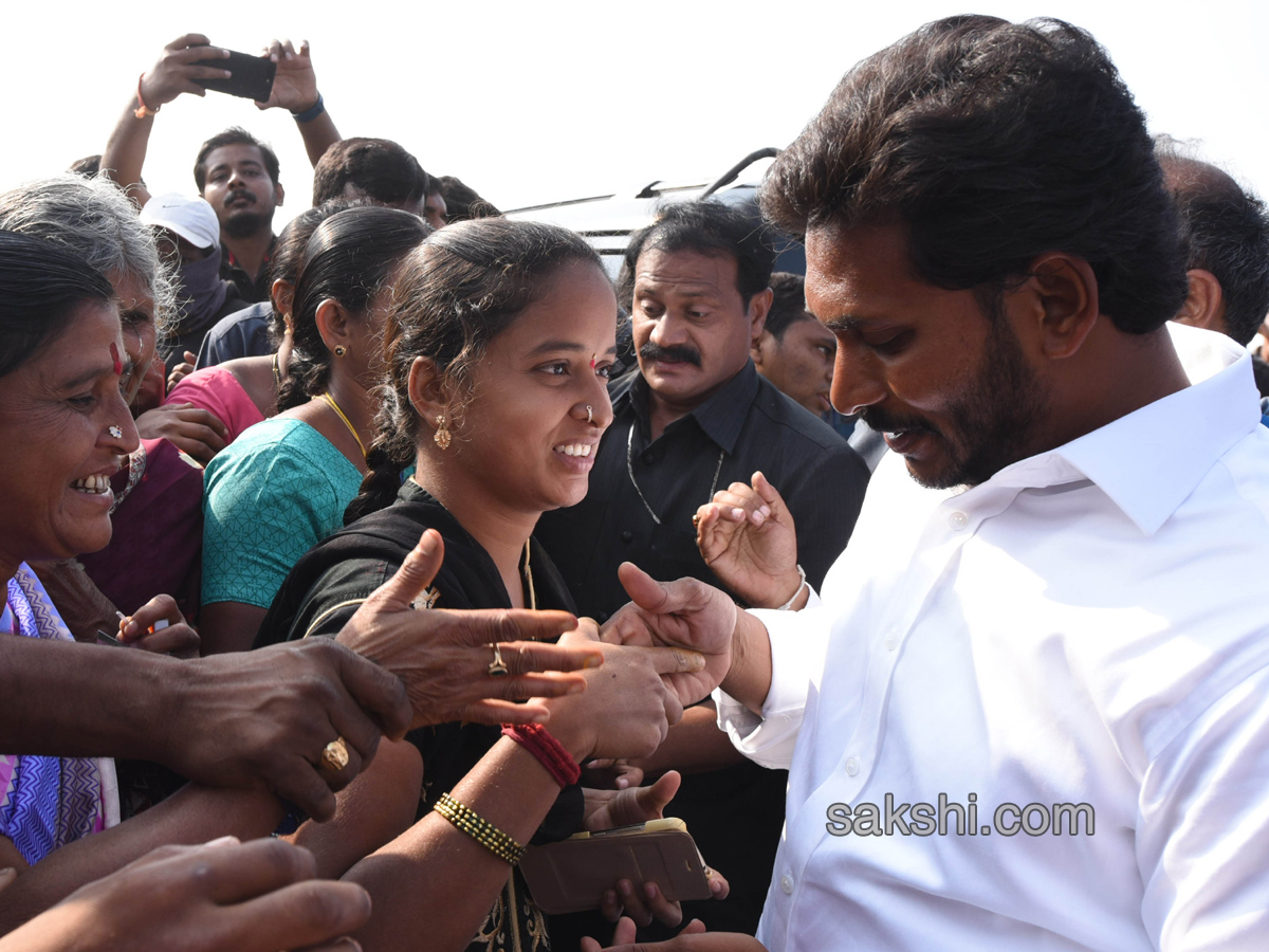 YS Jagan Day 52 Of PrajaSankalpaYatra - Sakshi27