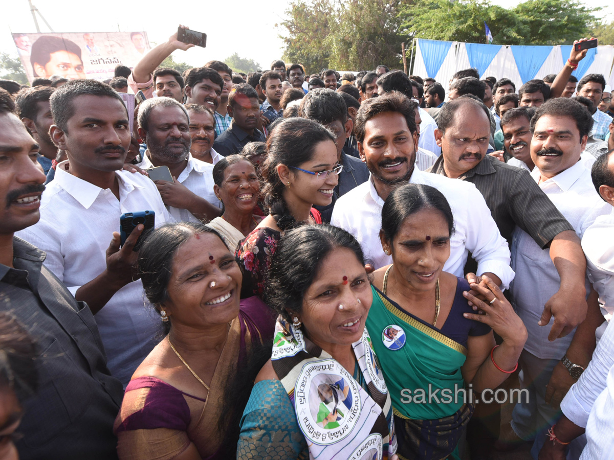 YS Jagan Day 52 Of PrajaSankalpaYatra - Sakshi28