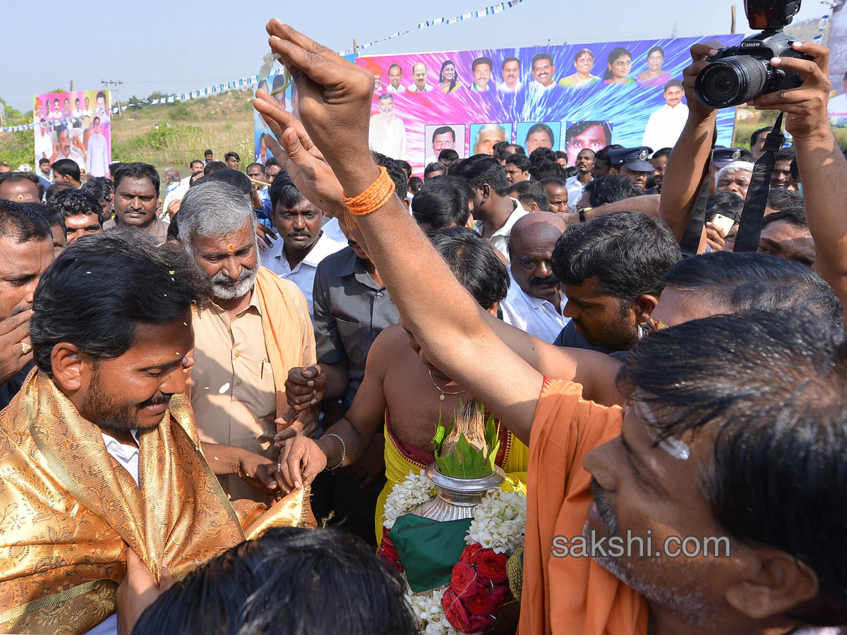 YS Jagan Day 52 Of PrajaSankalpaYatra - Sakshi32