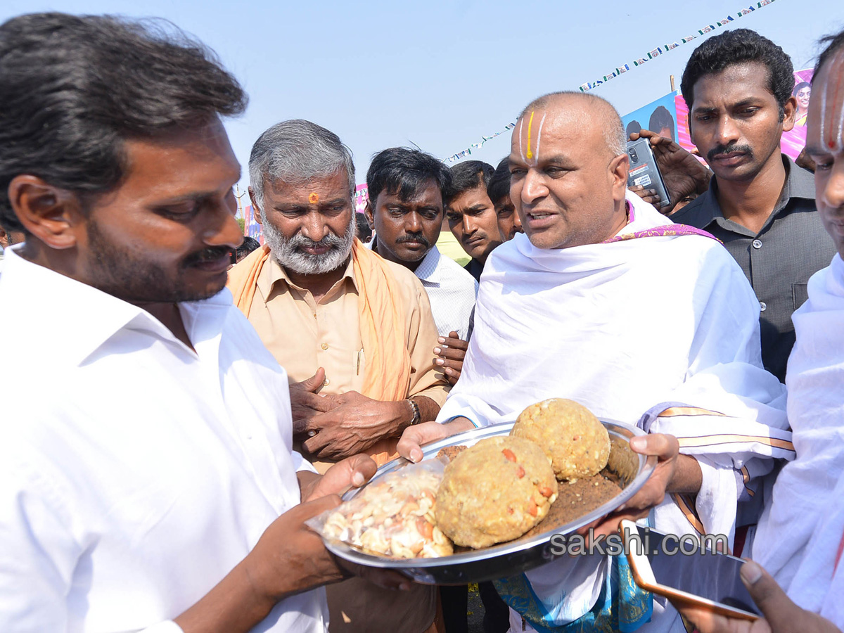 YS Jagan Day 52 Of PrajaSankalpaYatra - Sakshi33