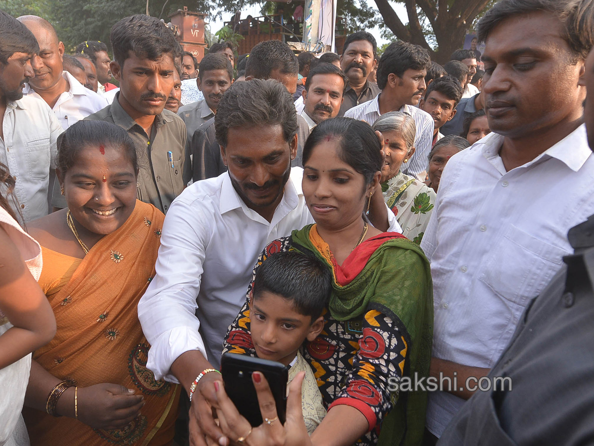 YS Jagan Day 52 Of PrajaSankalpaYatra - Sakshi35