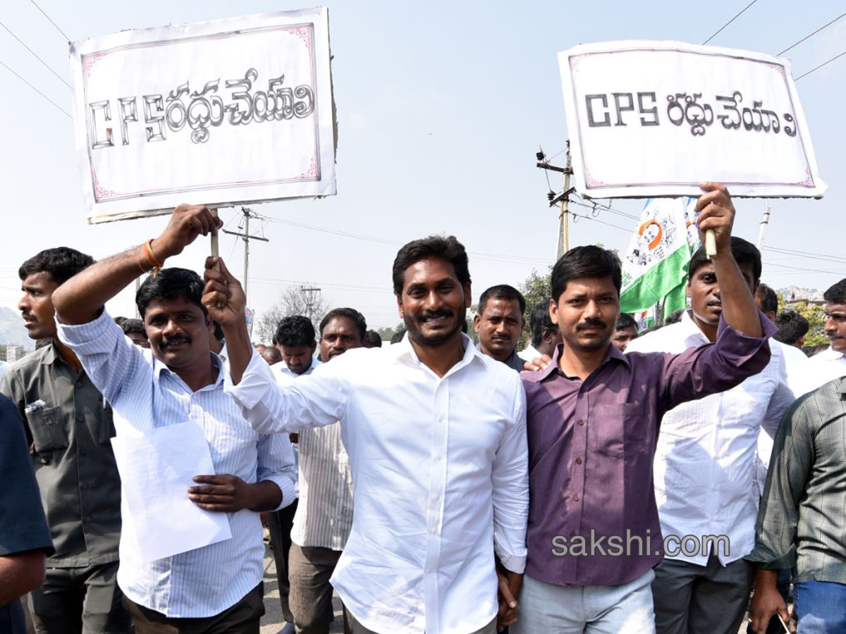 YS Jagan Day 52 Of PrajaSankalpaYatra - Sakshi7