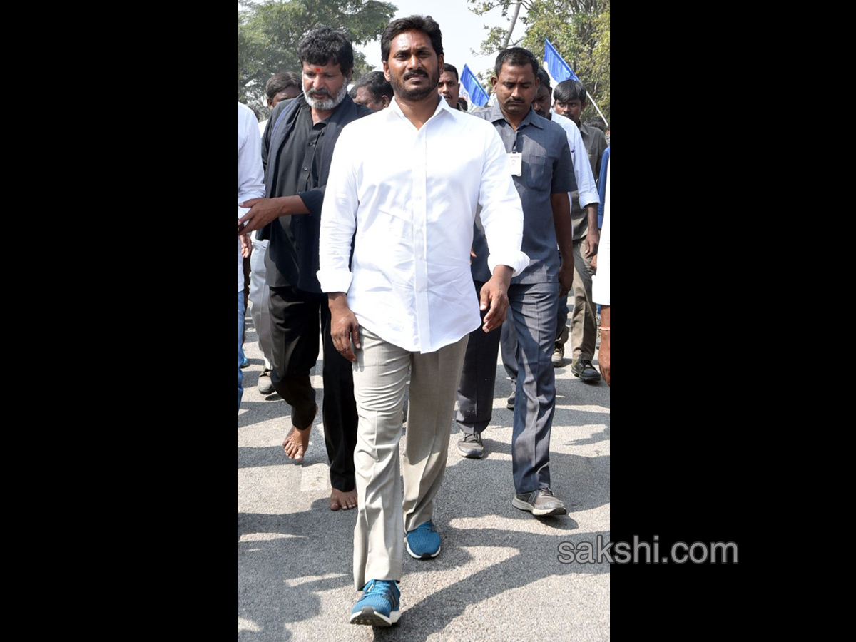 YS Jagan Day 52 Of PrajaSankalpaYatra - Sakshi9