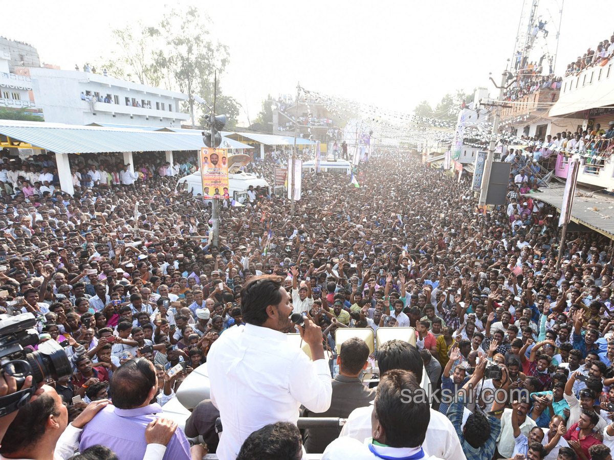 ys jagan 56th day prajasankalpayatra - Sakshi2