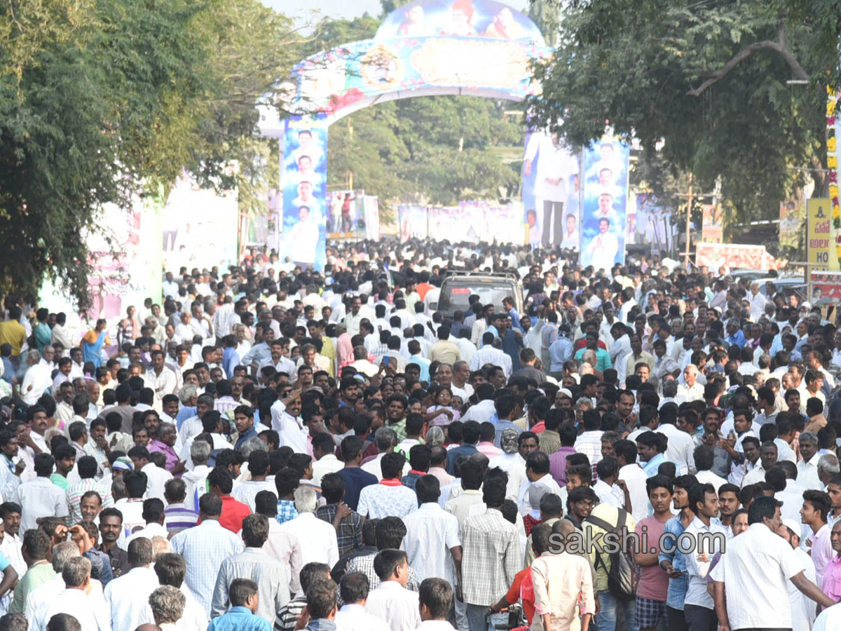 ys jagan 56th day prajasankalpayatra - Sakshi8
