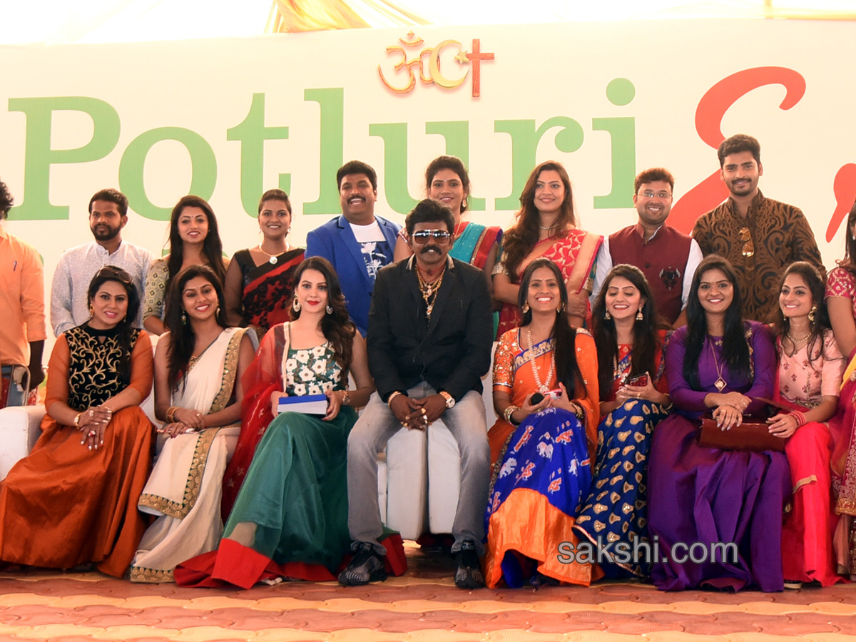 Kajal Aggarwal Visits Vijayawada Lays Foundation Stone For Showroom - Sakshi16