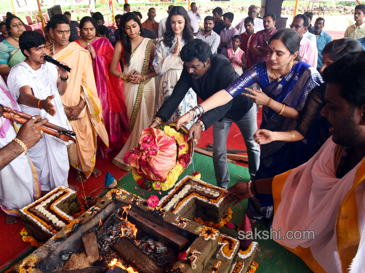 Kajal Aggarwal Visits Vijayawada Lays Foundation Stone For Showroom - Sakshi6