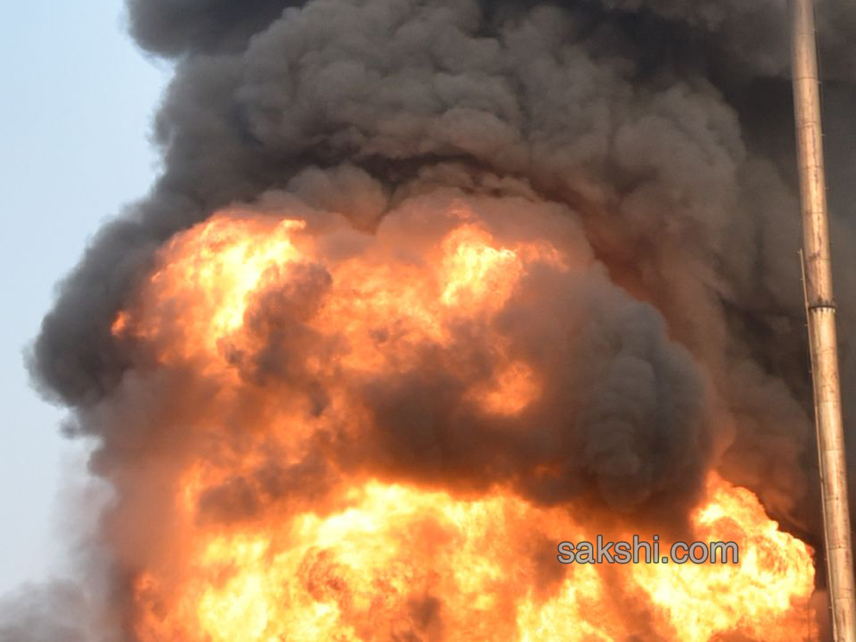 fire accident chemical godown - Sakshi8