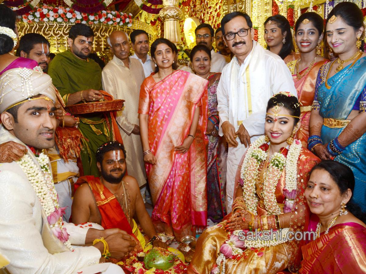 ys bharathi reddy attend bharathi cement director daughter marriage - Sakshi1