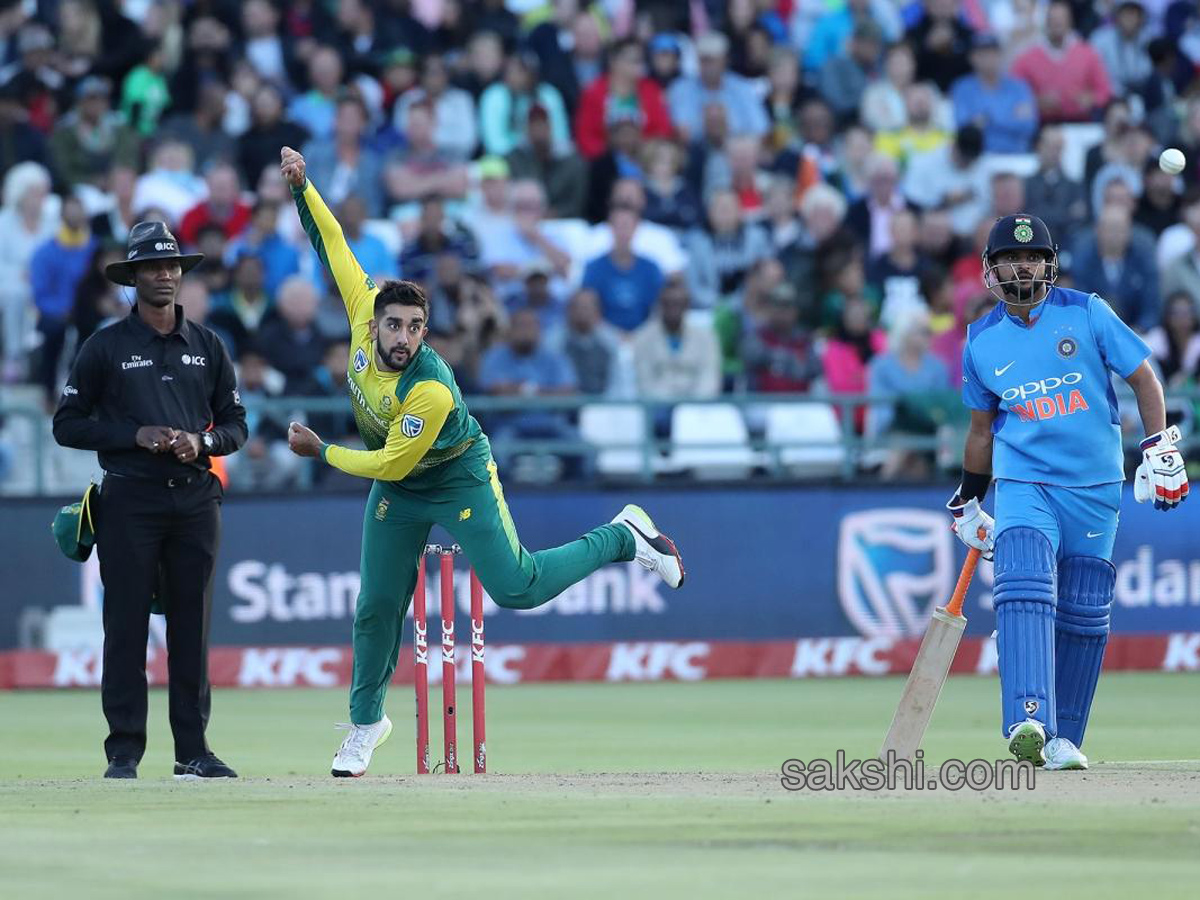 indias victory third T20 - Sakshi12