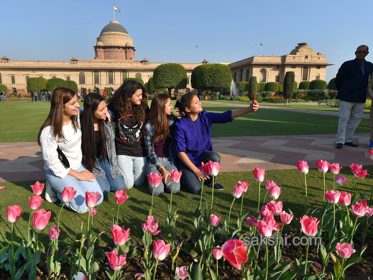 Mughal Gardens at Rashtrapati Bhavan in New Delhi - Sakshi12