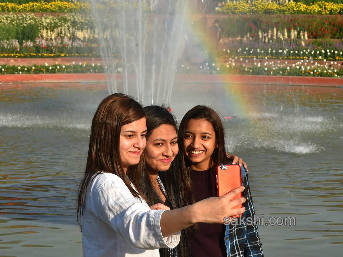 Mughal Gardens at Rashtrapati Bhavan in New Delhi - Sakshi13