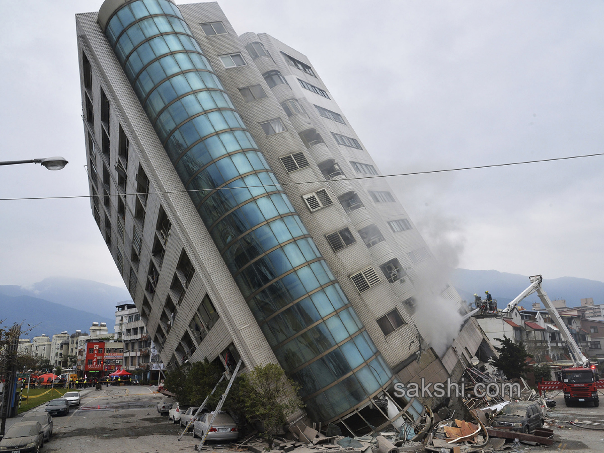 Taiwan earthquake: Deaths confirmed amid rescue effort - Sakshi10